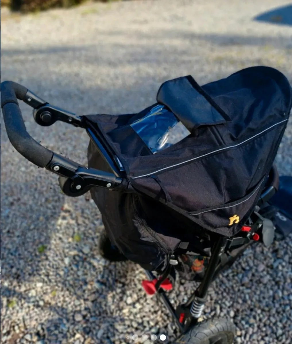 Out and About Nipper - Image 4