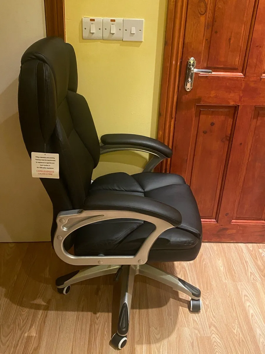 Deluxe Office Chair - Like New - Image 2