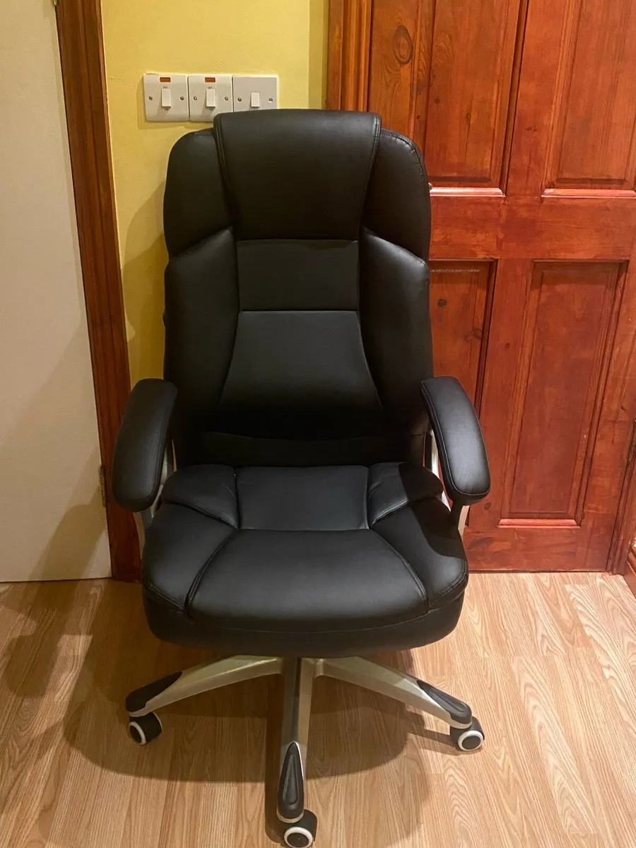 Deluxe Office Chair - Like New - Image 1