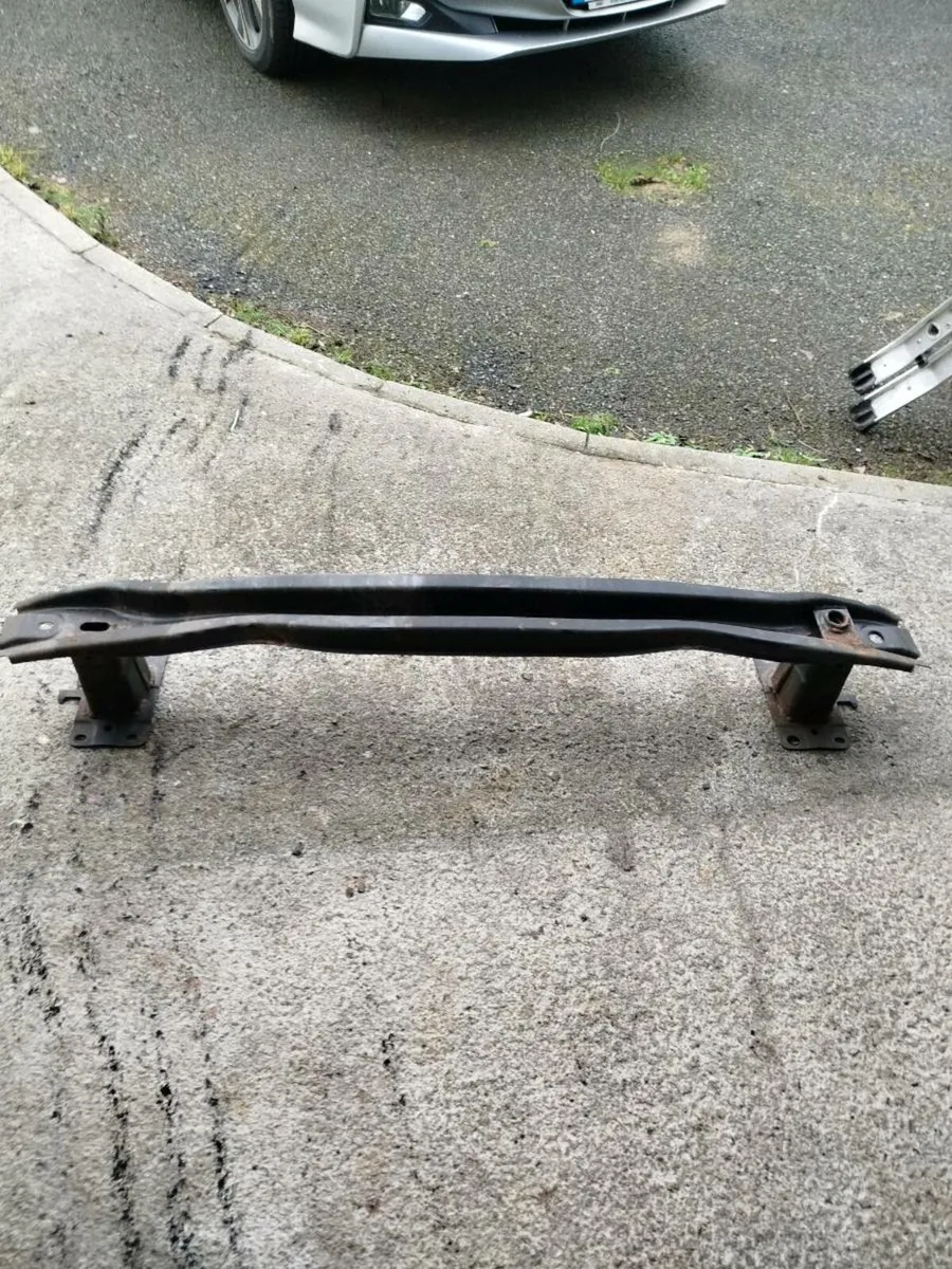 2017 Tiguan Rear crash bar - Image 2