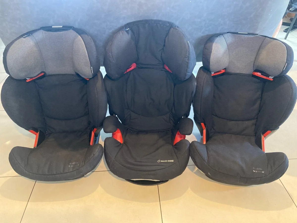 Car Seats x 3 - Image 1