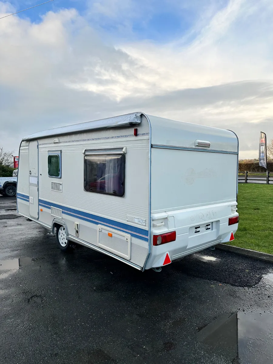 ✨ULTRA LIGHTWEIGHT ADRIA 4 BERTH FIXED BED✨ - Image 2