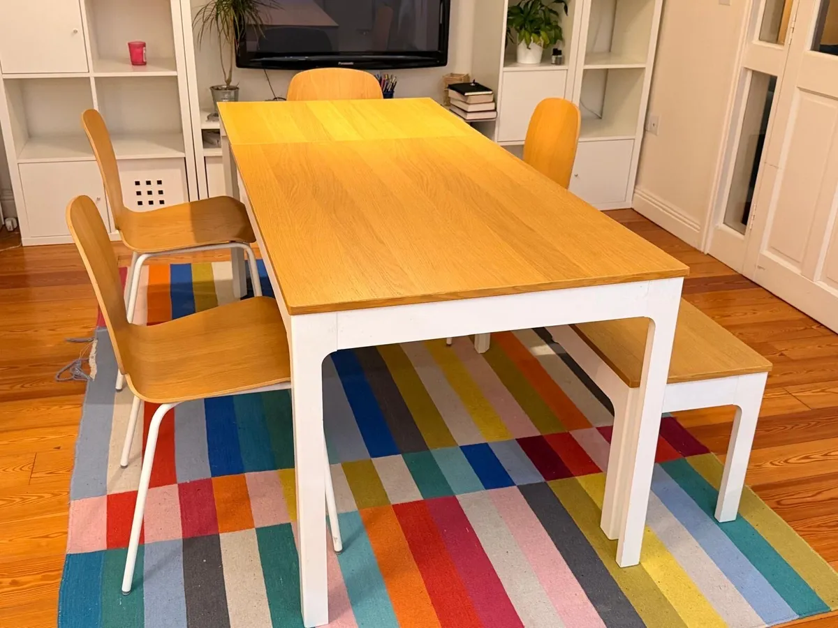 Table and chairs - Image 2