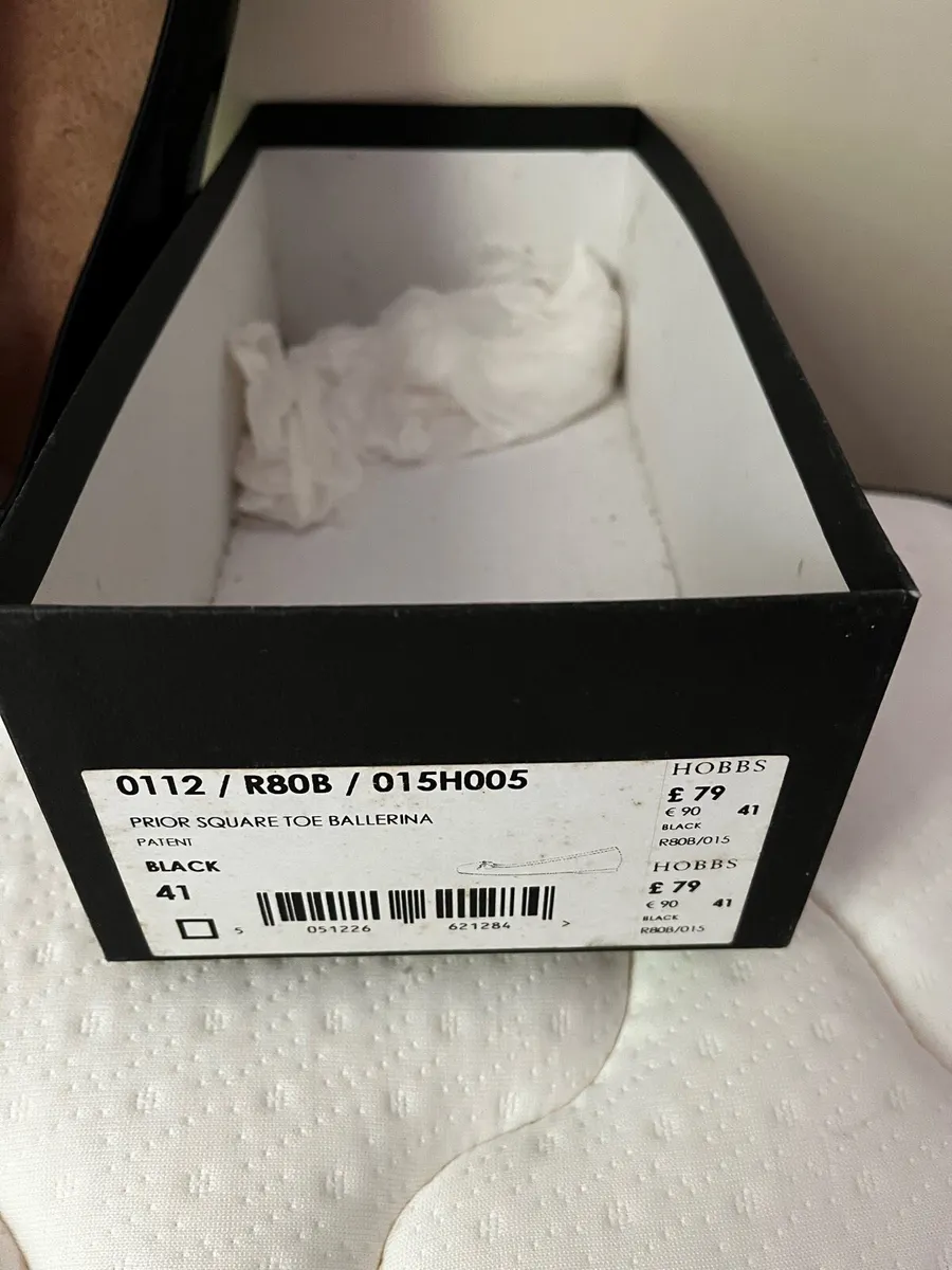 Black patent leather pumps - Image 3