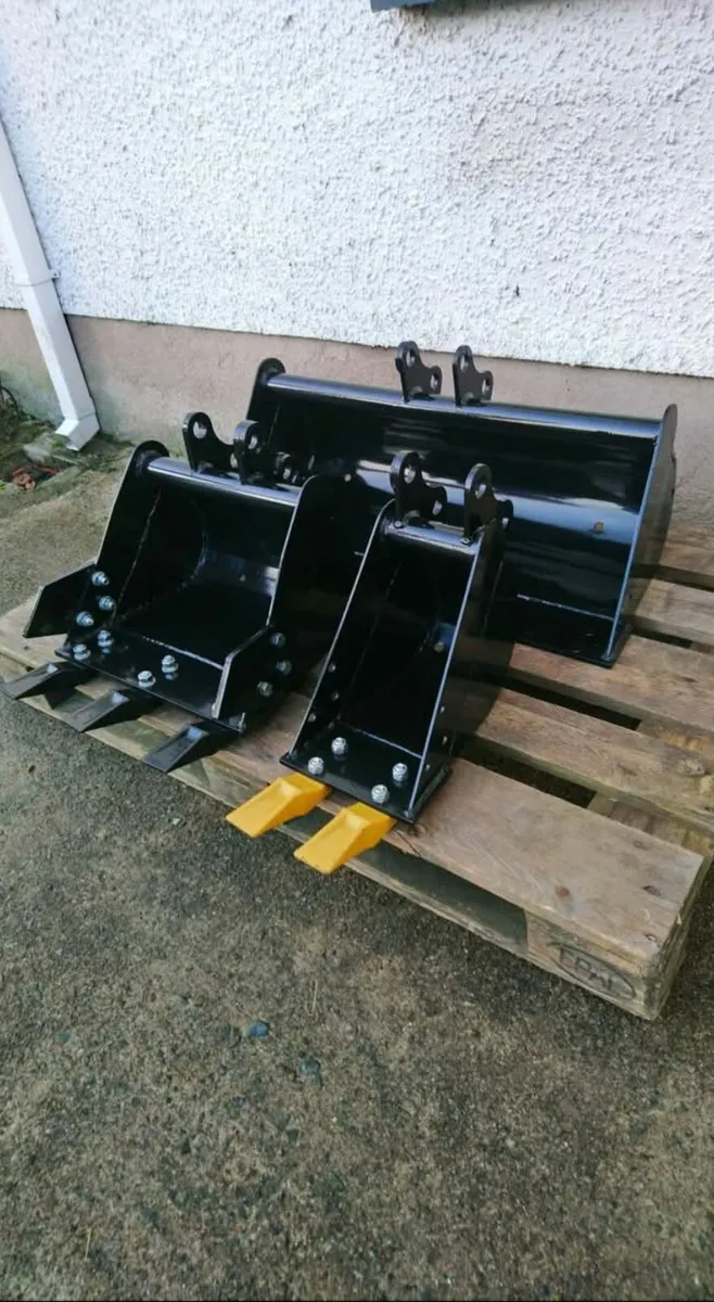 MIVA MINI EXCAVATOR + BUCKET SET - Image 4