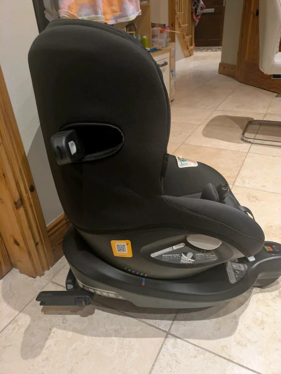 Joie i-spin 360 car seat - Image 2