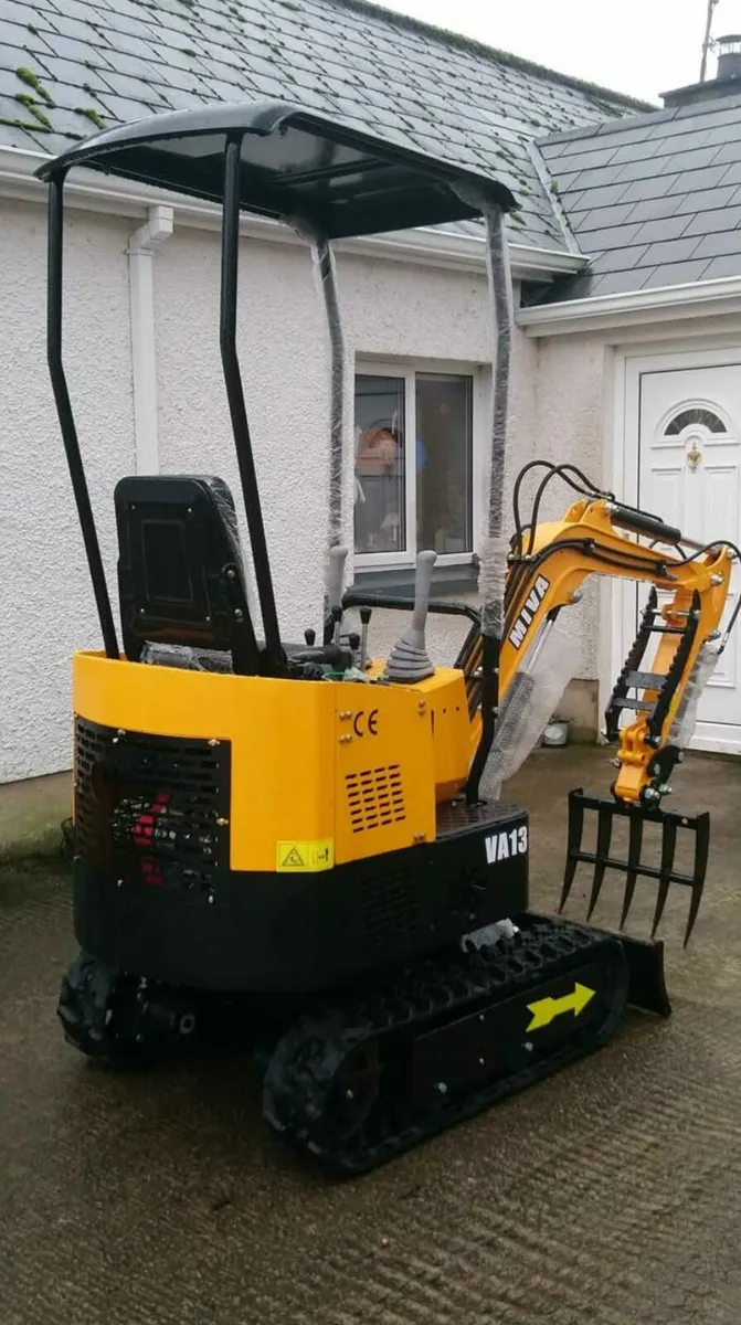 MIVA MINI EXCAVATOR + BUCKET SET - Image 3
