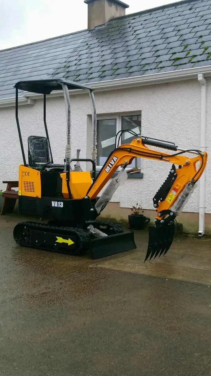 MIVA MINI EXCAVATOR + BUCKET SET - Image 1