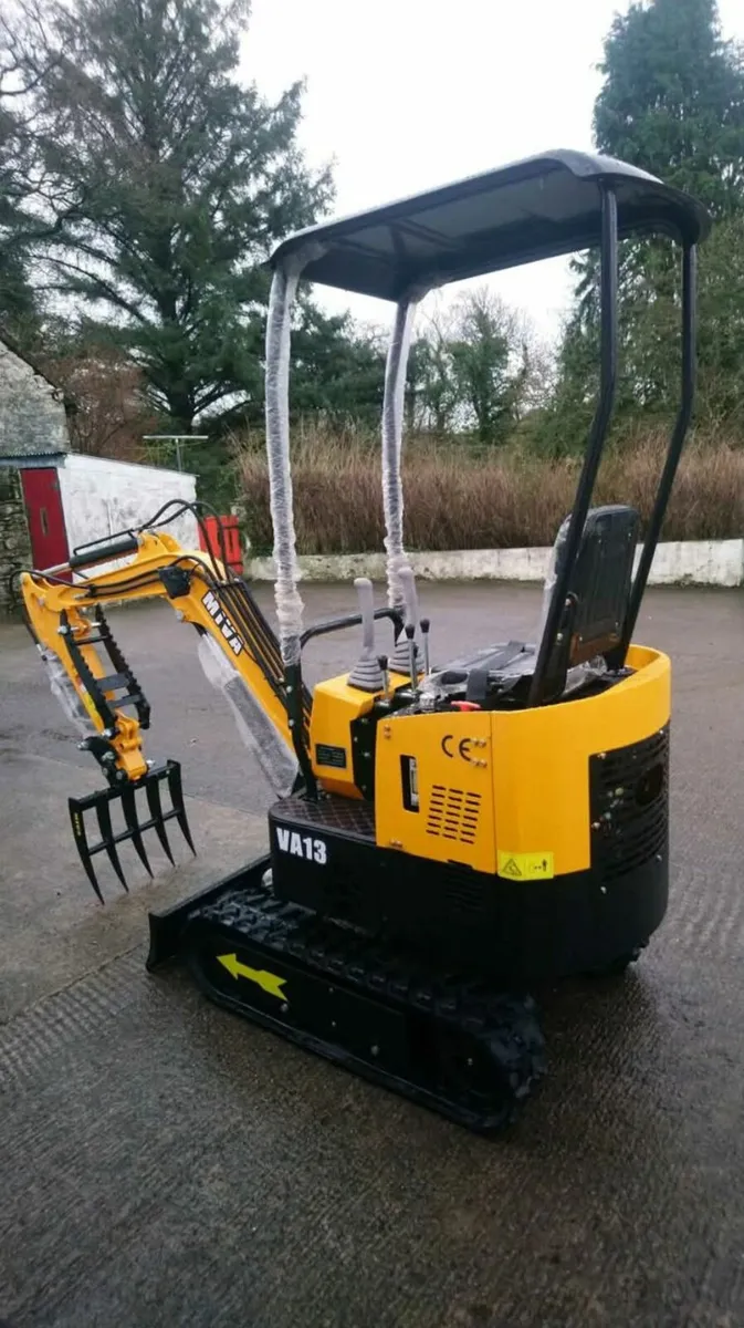 MIVA MINI EXCAVATOR + BUCKET SET - Image 2