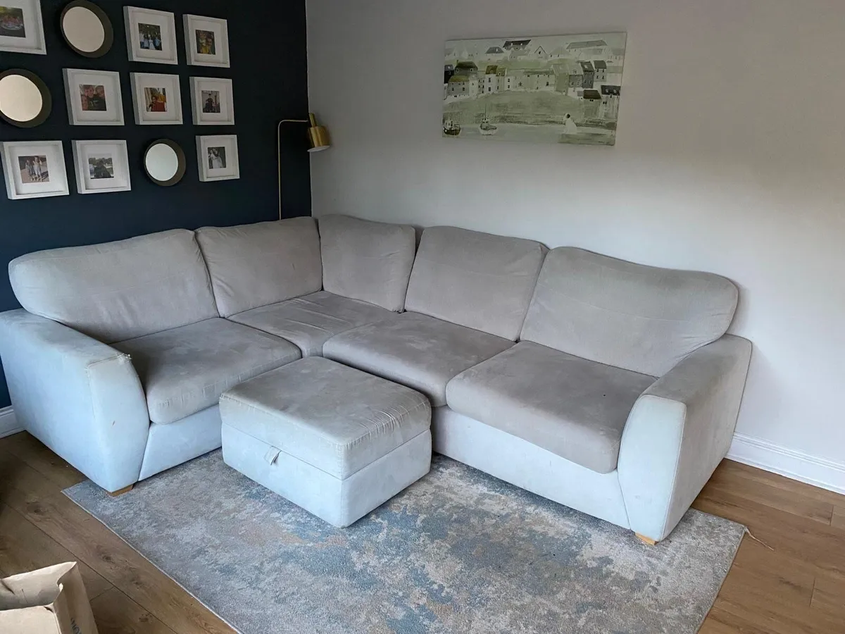 Corner Sofa and Footrest - Image 4