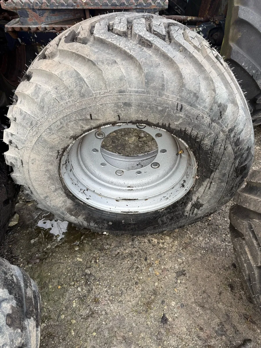 4 NEW 550/45/22.5 RIMS AND TYRES NEVER USED - Image 3