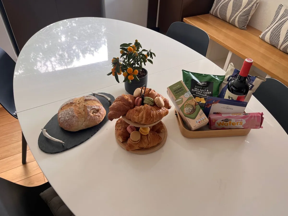 Dining/Kitchen Table - Image 4