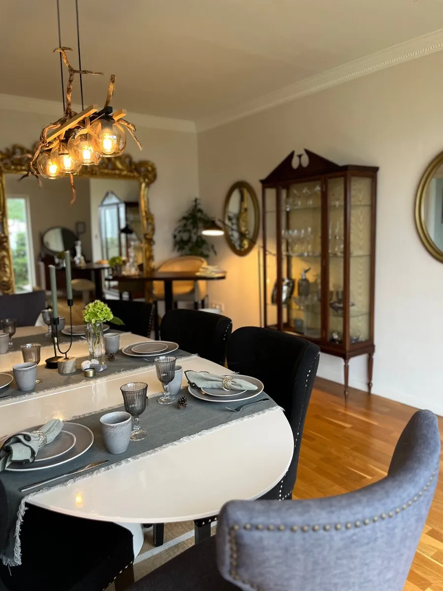 Dining/Kitchen Table - Image 1