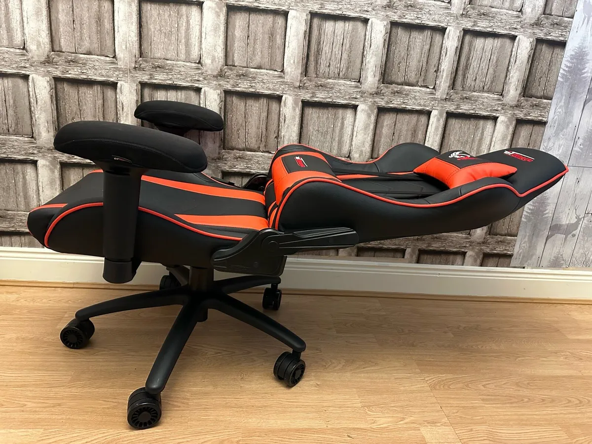 GT Omega Gaming/ Office chair (like NEW) - Image 4