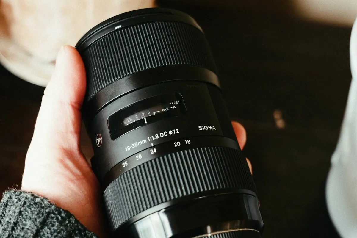 Sigma 18-35mm EF lens free postage - Image 4