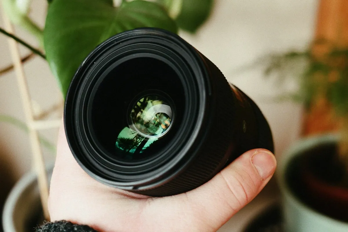 Sigma 18-35mm EF lens free postage - Image 2