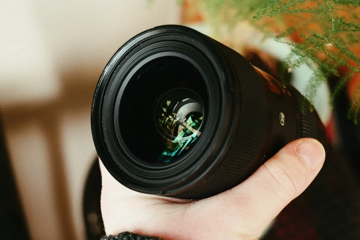 Sigma 18-35mm EF lens free postage - Image 3