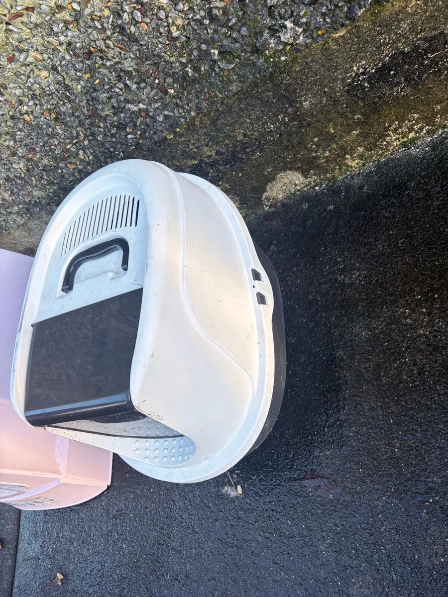Cat litter boxes/cat carrier - Image 4