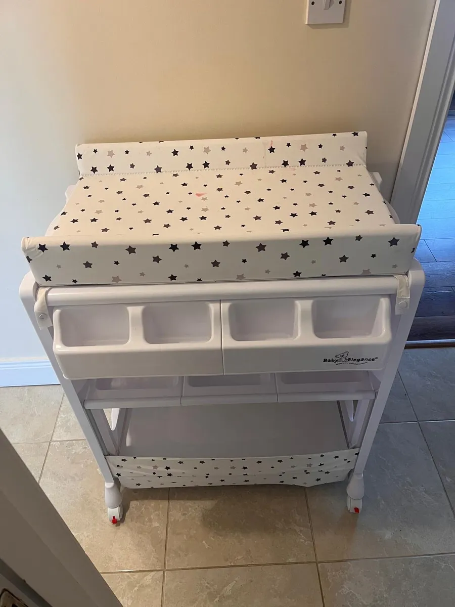 Baby changer - Image 1