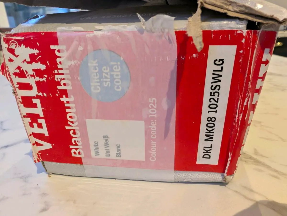 VELUX Blackout Blind MK08 in white - Image 3