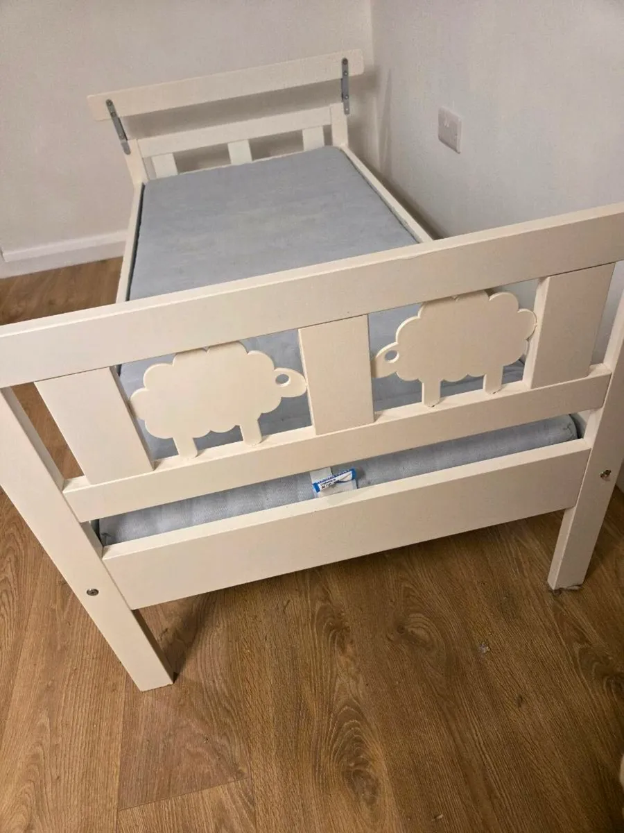 Kids bed with mattress - Image 2