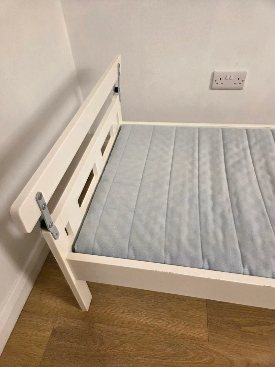 Kids bed with mattress - Image 3