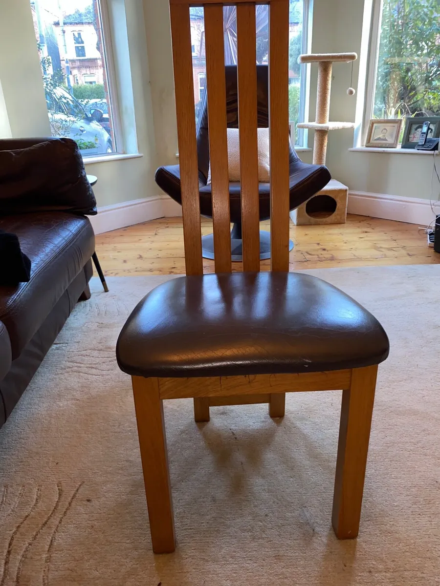 free: 4 dining chairs - Image 3