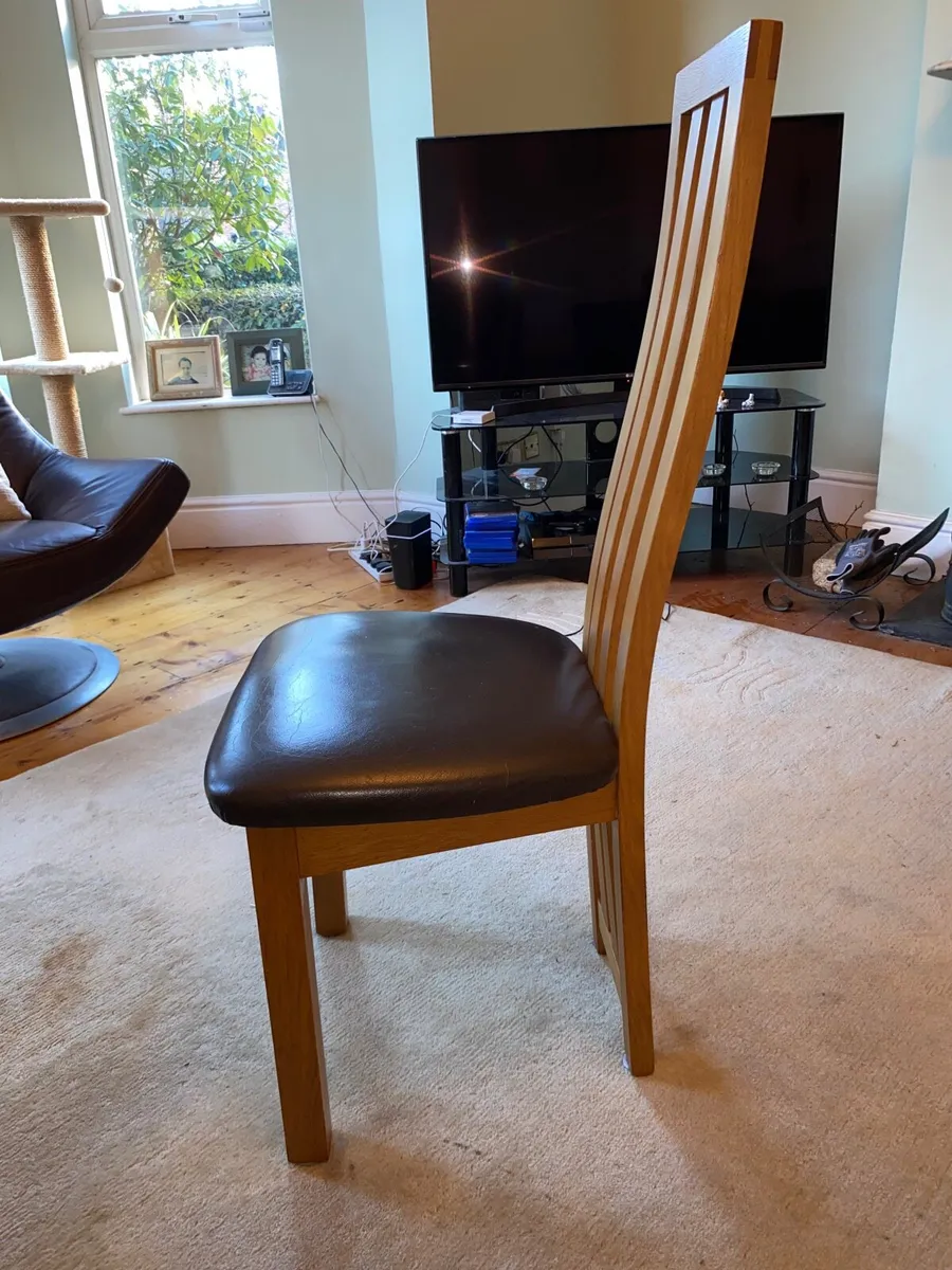free: 4 dining chairs - Image 2