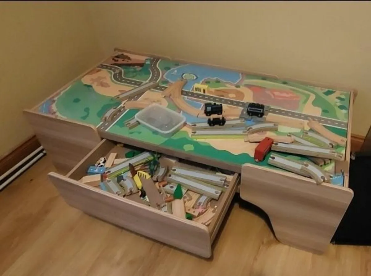 Train Table play set - Image 3