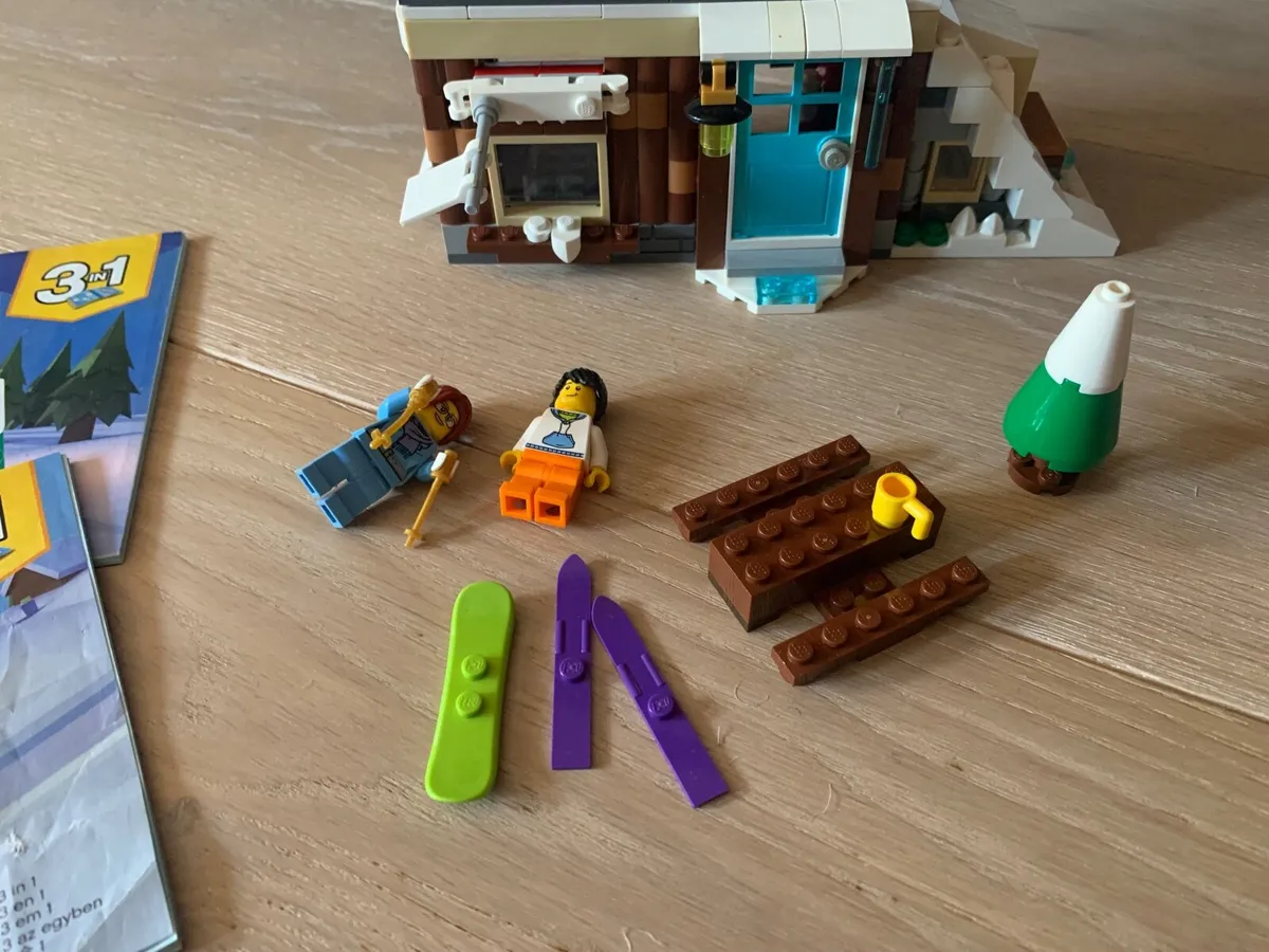 Retired LEGO Modular Winter Vacation 31083 - Image 4