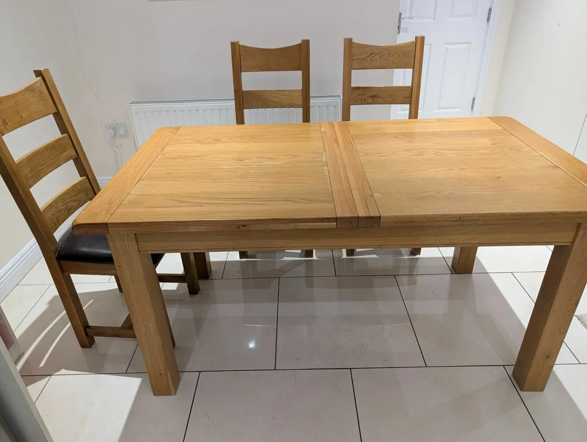 Dinning room table with 6 chairs - Image 1