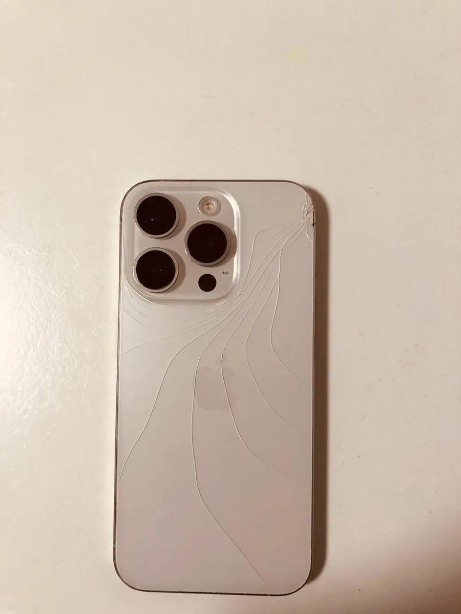 IPHONE 15 PRO - Image 4