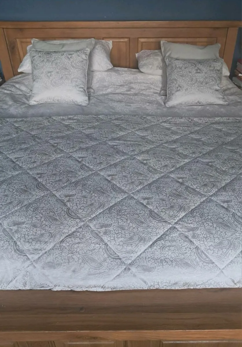 Super King Size Bed and 2 x Lockers - Image 2