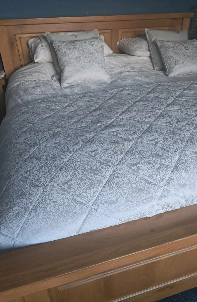 Super King Size Bed and 2 x Lockers - Image 3