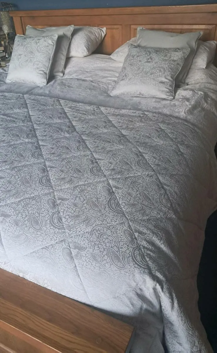 Super King Size Bed and 2 x Lockers - Image 1