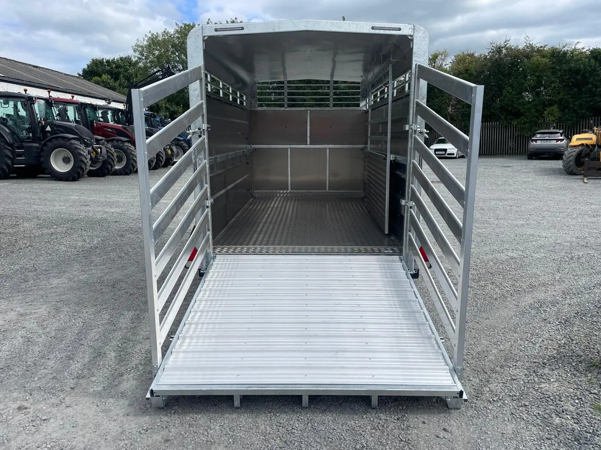 M-Tec Twin Axle 12ft Livestock Trailer - Image 2