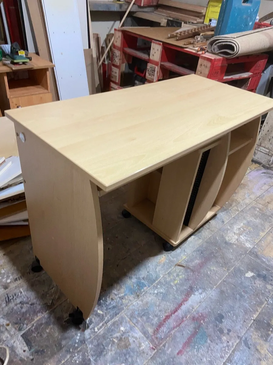 Desk - Image 4