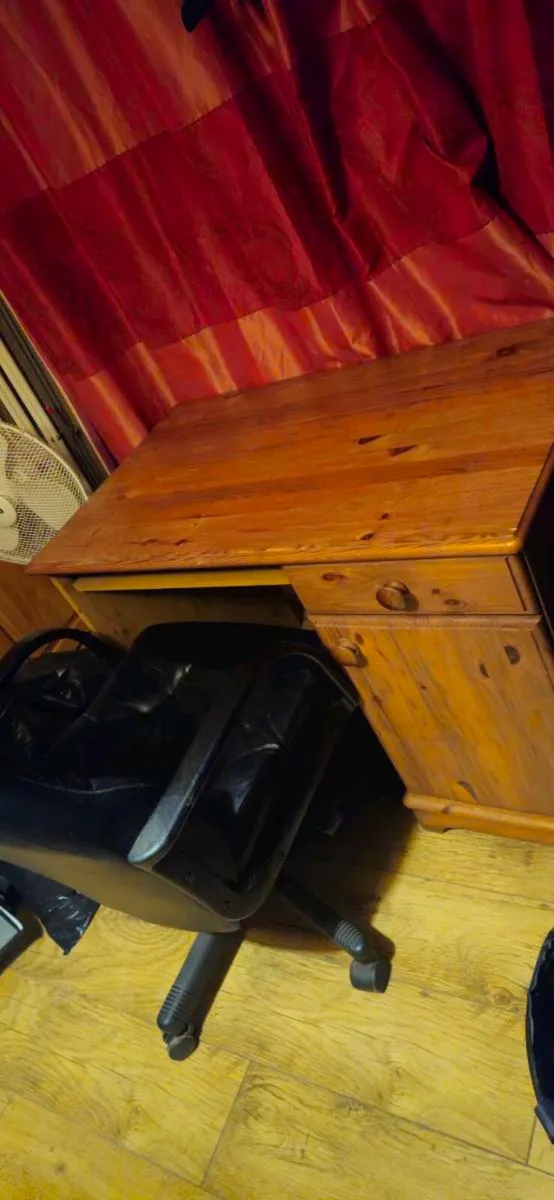 Desk and chair - Image 3