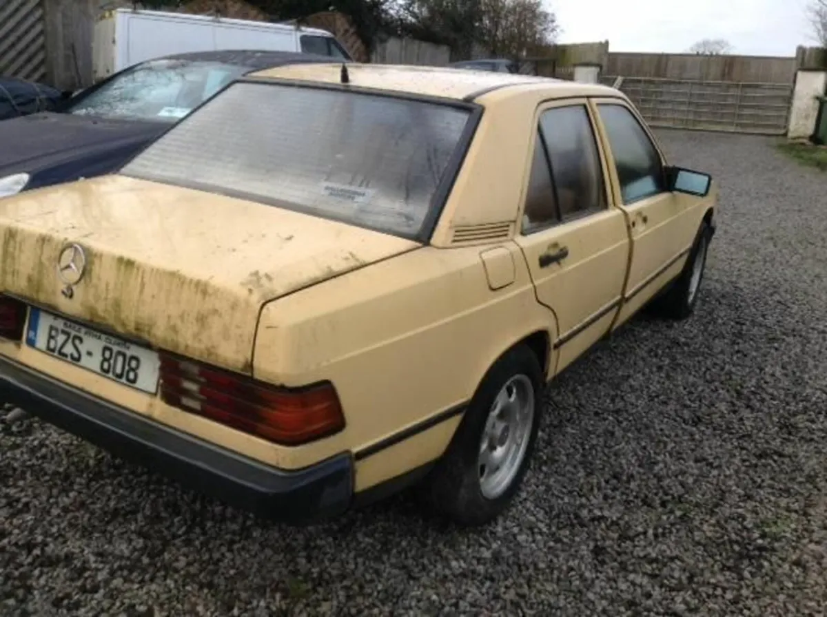 Mercedes-Benz E-Class 1984 - Image 2