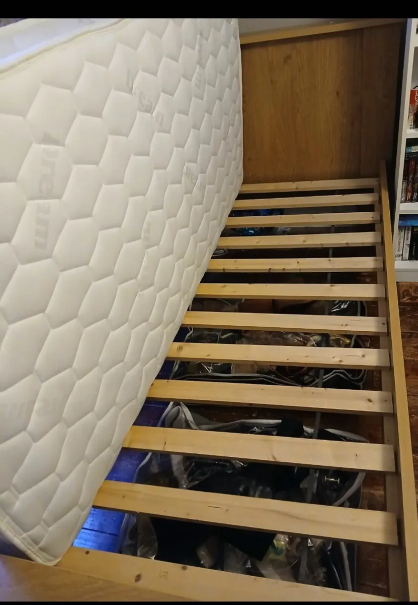 2 Single Beds with Mattresses & Bedside Lamps – Ka - Image 3