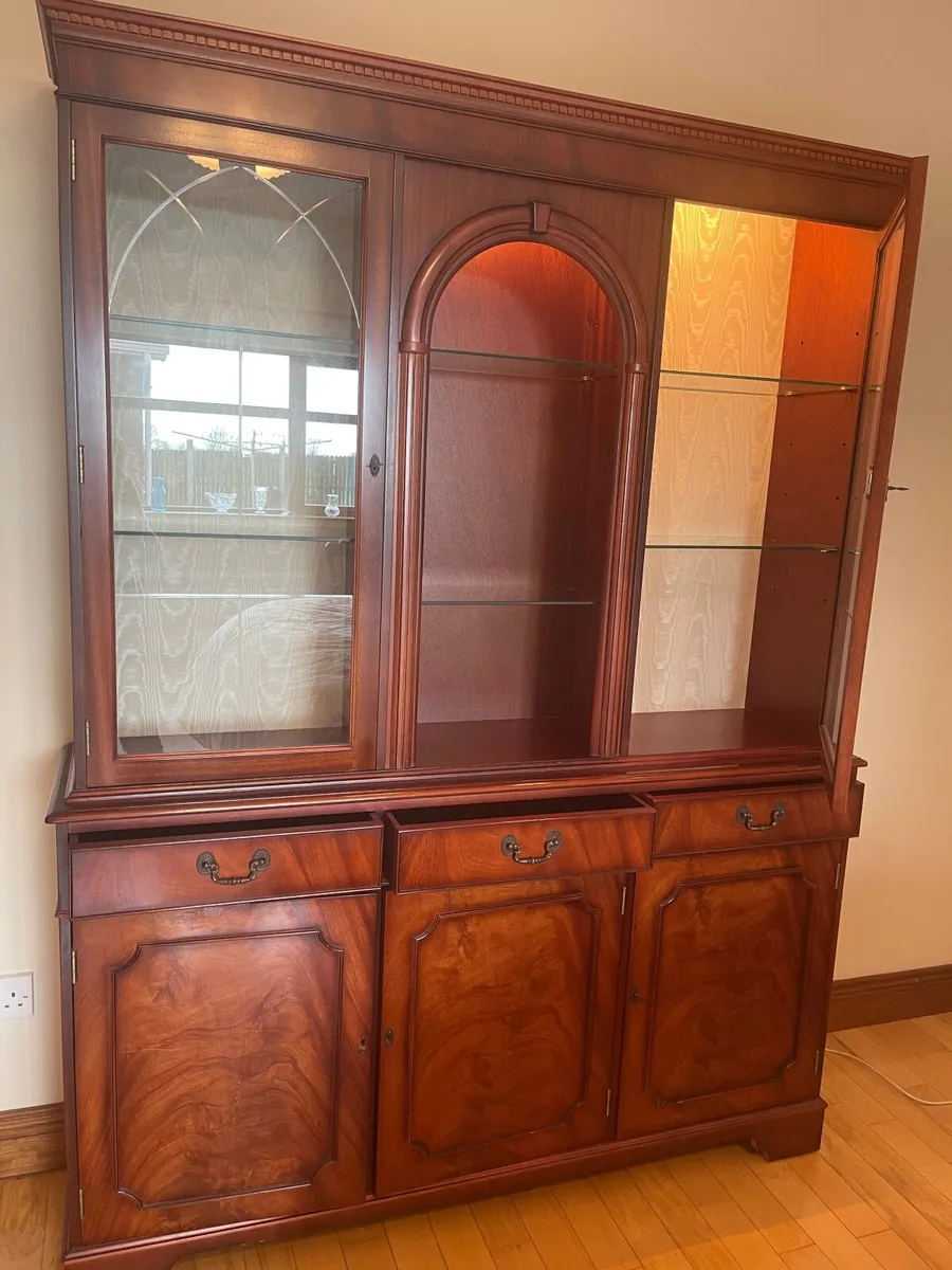 Wooden bookcase / cabinet - very good condition - Image 1