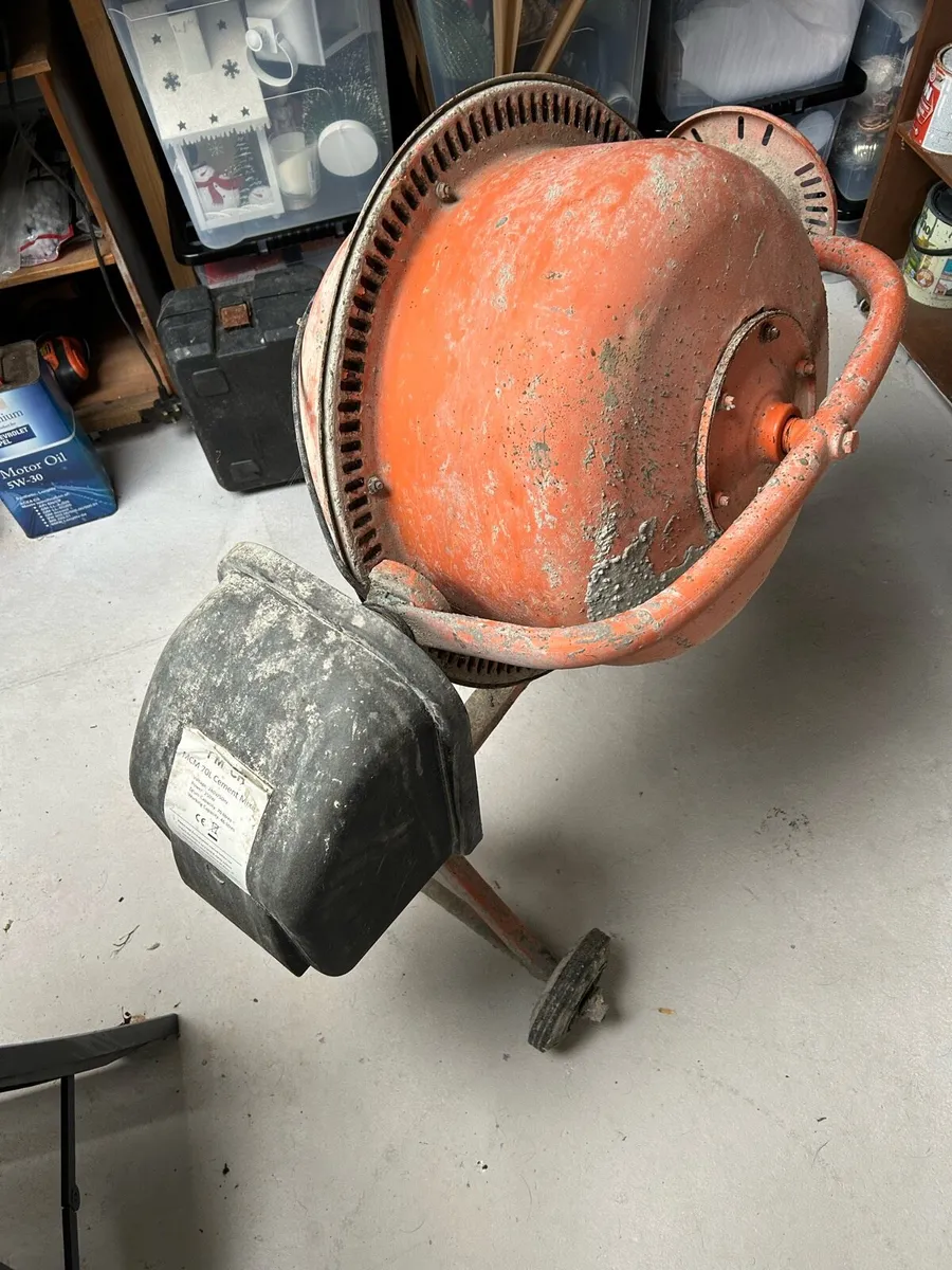 Cement mixer - Image 1