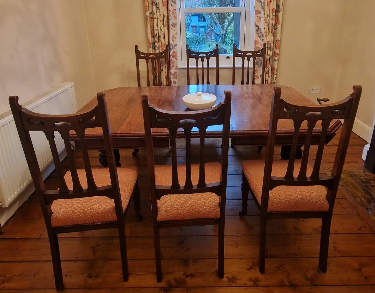 Dining room table and six chairs - Image 1