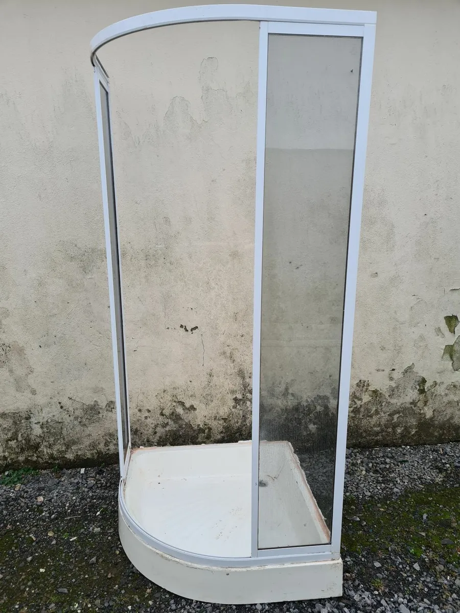 Quadrant shower unit