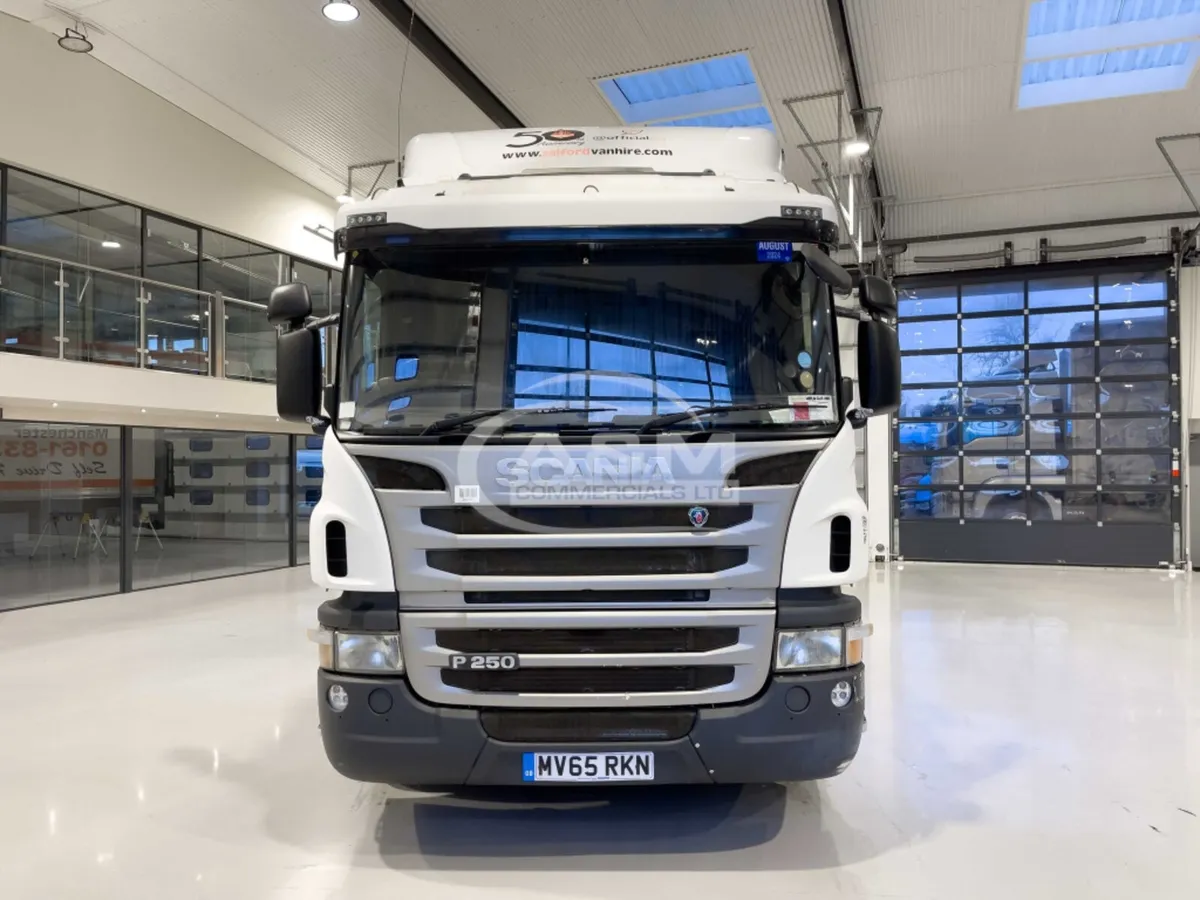 2015 SCANIA P250 BOX TRUCK - Image 2