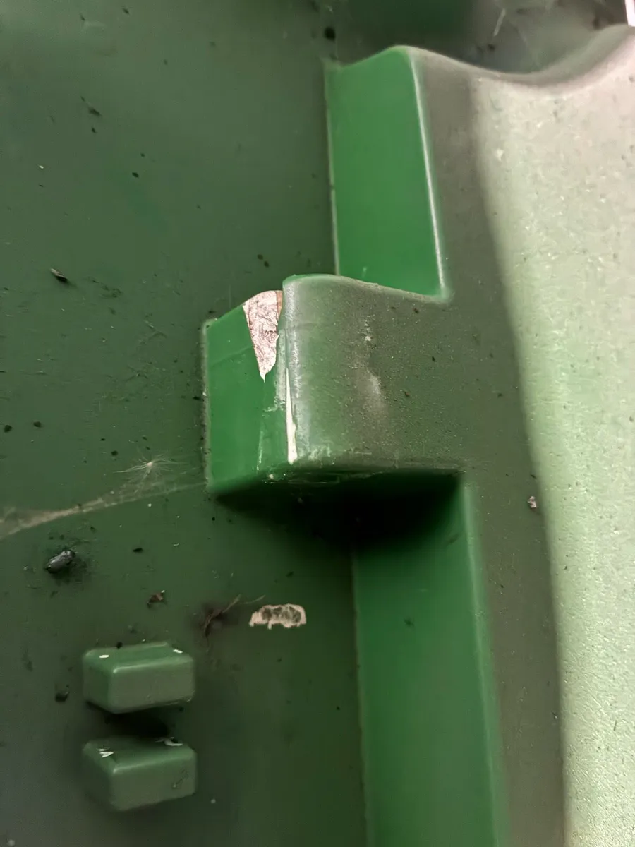 John Deere roof of a 6420s will fit any 20 series - Image 4