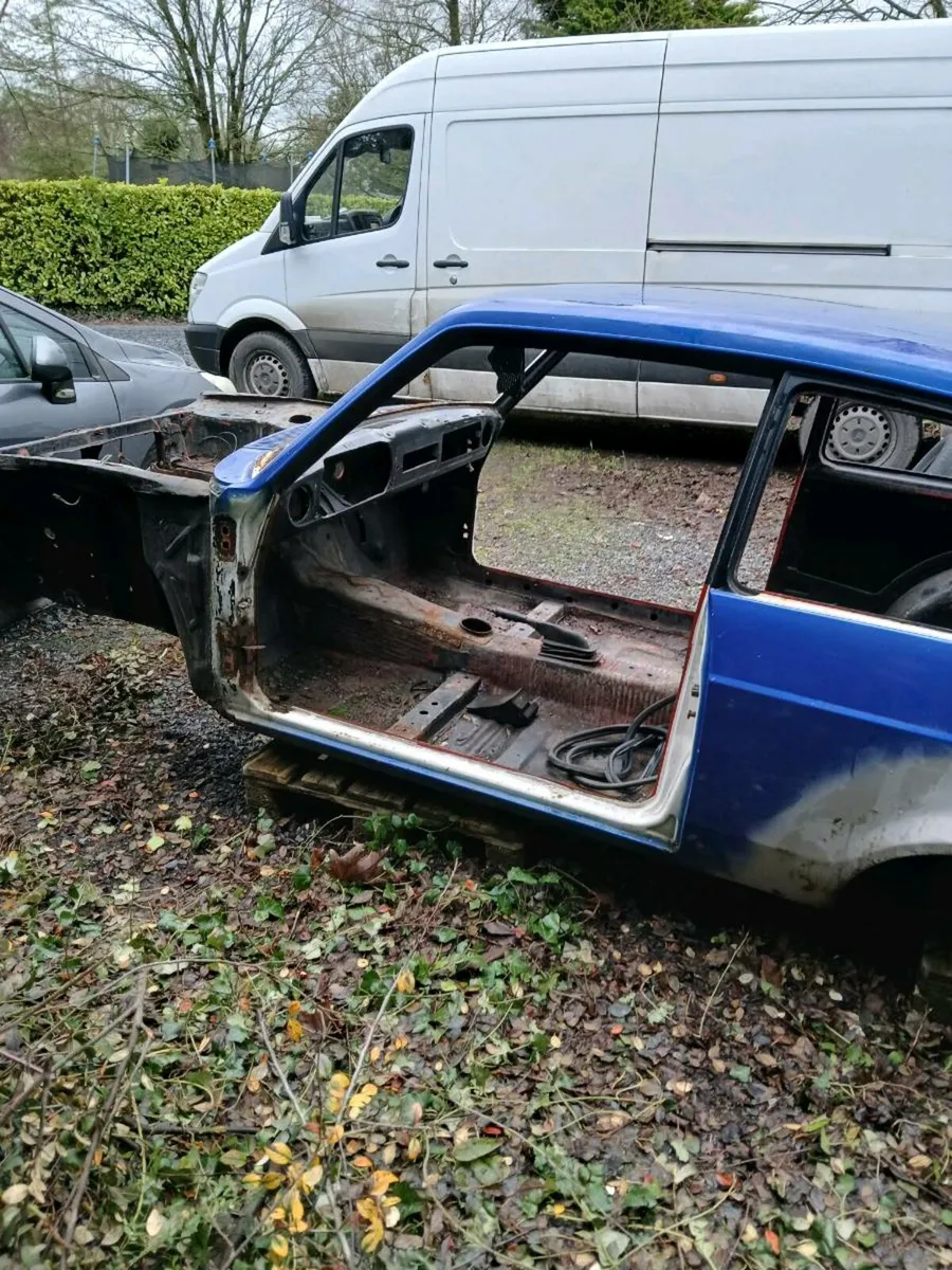 Ford Escort RS 2000 MK 2  PARTS,SHELL,SEATS,ETC - Image 3