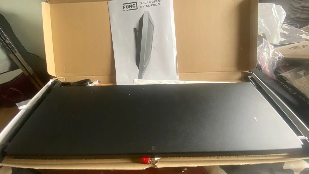 TV and stereo system - Image 3