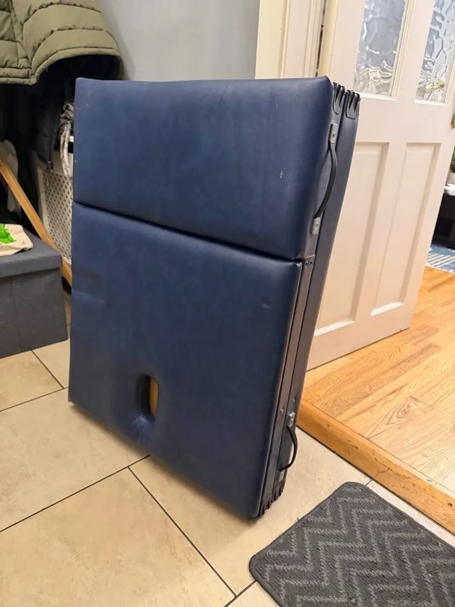 folding massage table - Image 1