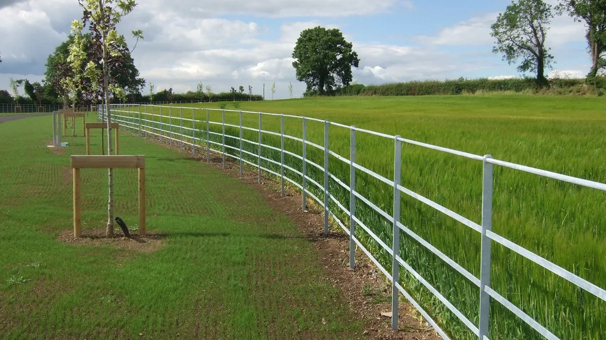 Estate fencing , gates and railings - Image 1